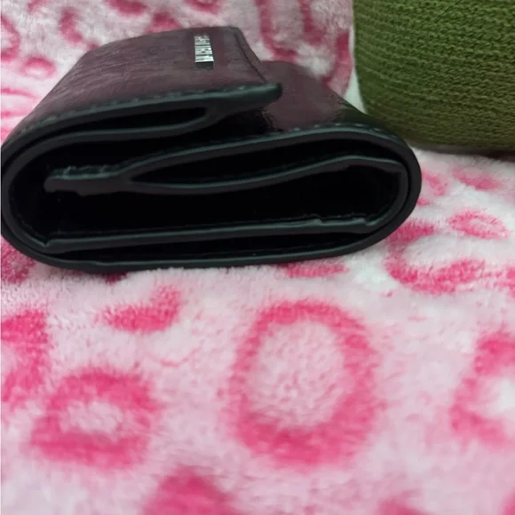 Michael Kors Jet Set Black Patent Compact Trifold Wallet - Picture 6 of 7